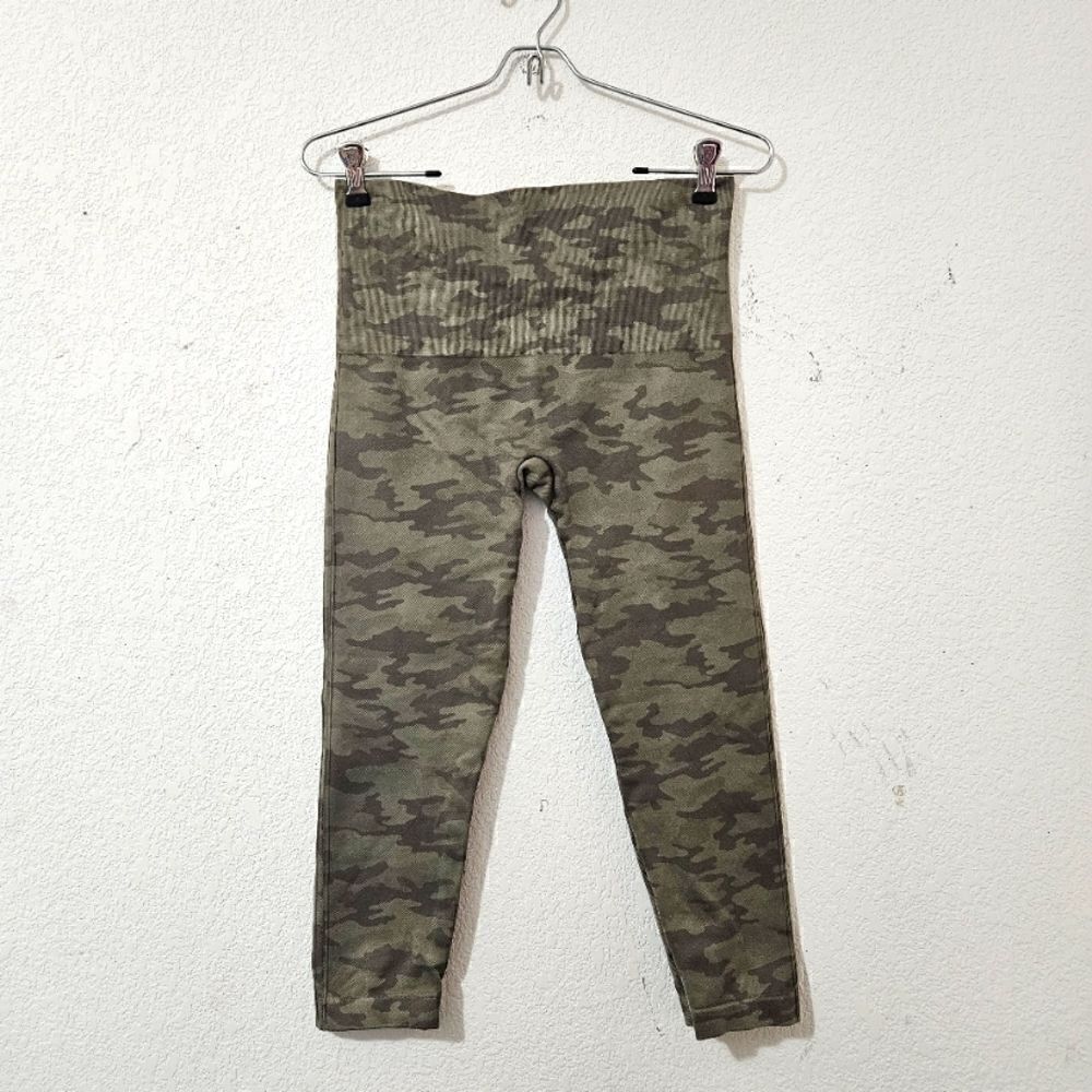 Spanx army camo color leggings size xl, capri 
